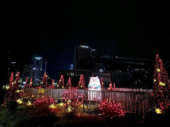 [서울=뉴시스] 서울광장 해치 라이트 가든. 2026.03.19. (사진=서울시 제공) *재판매 및 DB 금지