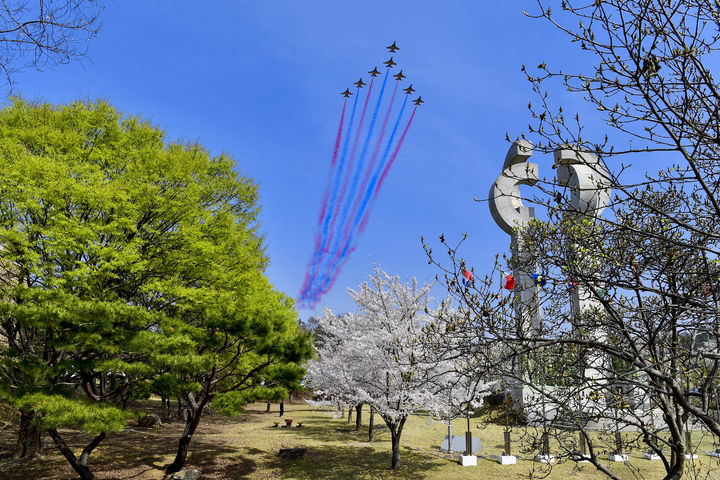 [진주=뉴시스]공군 블랙이글스 에어쇼 모습.(사진=공군 제공).2026.03.19.photo@newsis.com *재판매 및 DB 금지