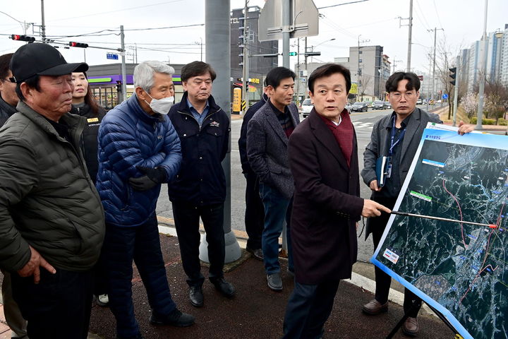 [진주=뉴시스]진주시, '정촌면 화개1교~매동마을' 도로개선 주민설명회.(사진=진주시 제공).2026.03.19.photo@newsis.com *재판매 및 DB 금지