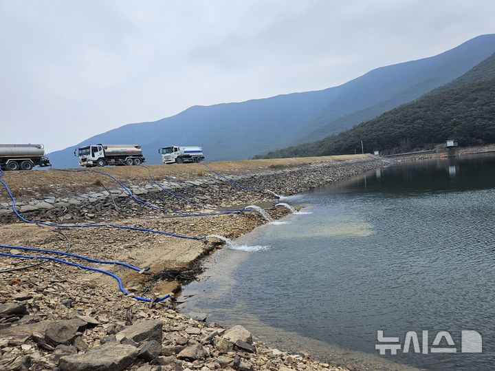 [광주=뉴시스] 전남광주통합특별시 완도지역 저수지. (사진=완도군청 제공). photo@newsis.com *재판매 및 DB 금지