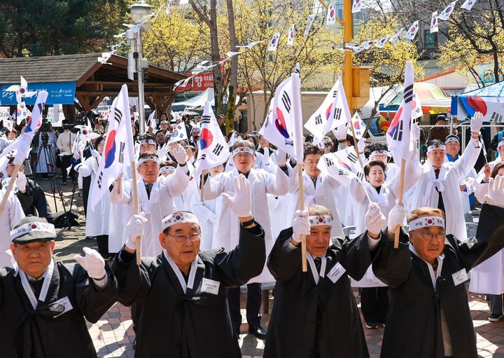 [대전=뉴시스] 조명휘 기자 = 대전 유성장터만세운동 기념행사가 19일 유성시장내 장터공원에서 열리고 있다. (사진= 유성구 제공) 2026.03.19. photo@newsis.com *재판매 및 DB 금지