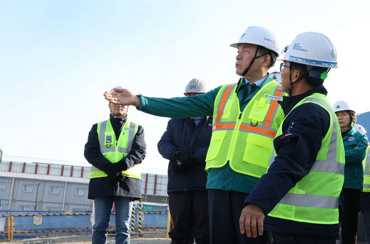 [서울=뉴시스] 지난해 1월 2일 현대자동차 GBC 현장을 찾은 조성명 강남구청장. 2026.03.19. (사진=강남구 제공) *재판매 및 DB 금지