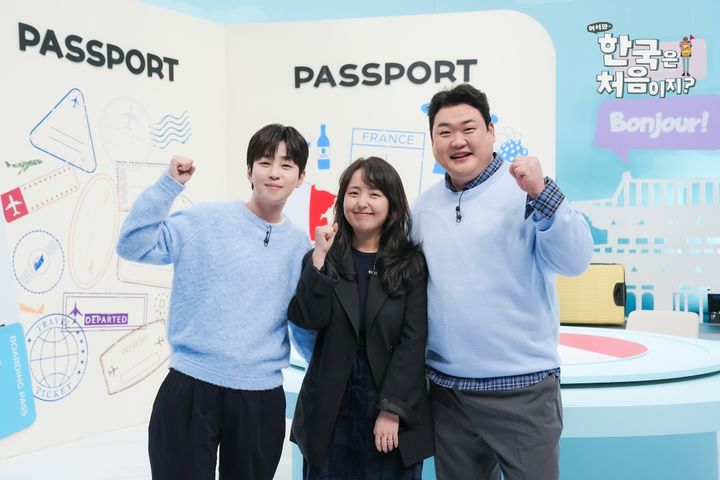 [서울=뉴시스] 19일 온라인으로 진행된 MBC에브리원 예능 프로그램 '어서와 한국은 처음이지?' 제작발표회에서 전민경 PD와 방송인 김준현, 딘딘이 포즈를 취하고 있다. (사진=MBC 제공) 2026.03.19. photo@newsis.com *재판매 및 DB 금지