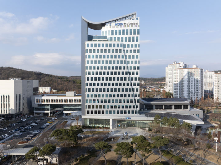 [진주=뉴시스] 한국남동발전 본사 전경. (사진=뉴시스 DB).photo@newsis.com *재판매 및 DB 금지