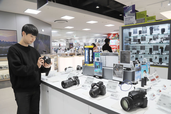 [서울=뉴시스] 롯데하이마트는 3월 말까지 인기 카메라와 액션캠 행사상품을 특가에 제공한다 (사진=롯데하이마트 제공) 2026.03.19. photo@newsis.com *재판매 및 DB 금지