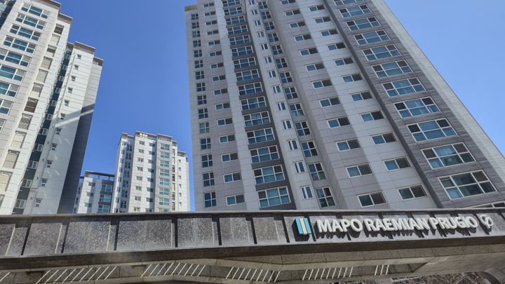 [서울=뉴시스] 이종성 기자 = 서울 마포구 아현동 '마포래미안푸르지오' 전경. 2026.03.19. photo@newsis.com *재판매 및 DB 금지