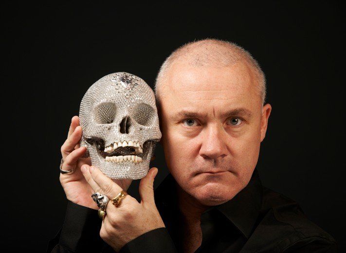 데이미언 허스트와 ‘신의 사랑을 위하여’. 국립현대미술관 제공 *재판매 및 DB 금지