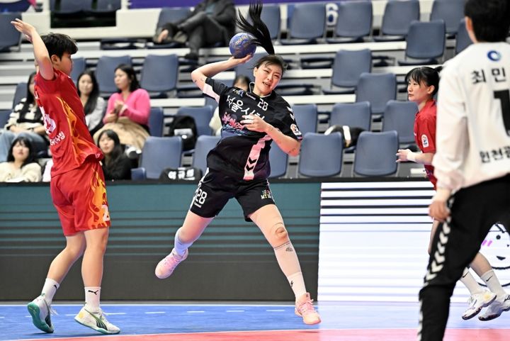 [서울=뉴시스] 여자 핸드볼 서울시청의 조수연. (사진=한국핸드볼연맹 제공) *재판매 및 DB 금지