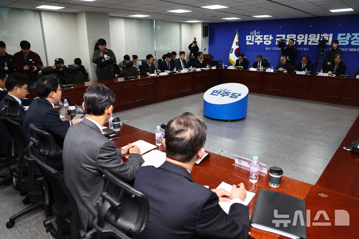 [서울=뉴시스] 김명년 기자 = 이억원 금융위원장이 19일 오전 서울 여의도 국회 의원회관에서 열린 더불어민주당 정무위원회-금융위원회 당정협의에서 발언하고 있다. 2026.03.18. kmn@newsis.com