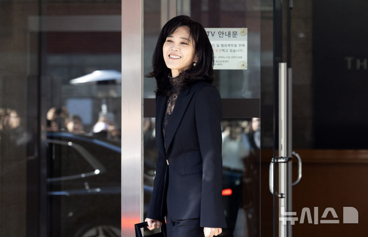 [서울=뉴시스] 김혜진 기자 = 이부진 호텔신라 대표이사 사장이 19일 오전 서울 중구 삼성전자 장충사옥에서 열린 정기 주주총회를 마친 뒤 건물을 나서고 있다. 2026.03.19. jini@newsis.com