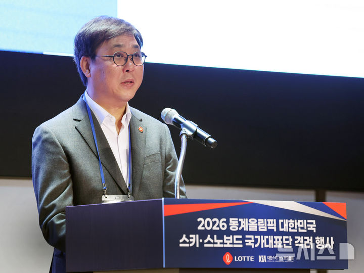 [서울=뉴시스] 배훈식 기자 = 최휘영 문화체육관광부 장관이 19일 오전 서울 송파구 시그니엘 서울에서 열린 2026 동계올림픽 대한민국 스키·스노보드 국가대표 선수단 격려 행사에서 축사를 하고 있다. 2026.03.19. dahora83@newsis.com