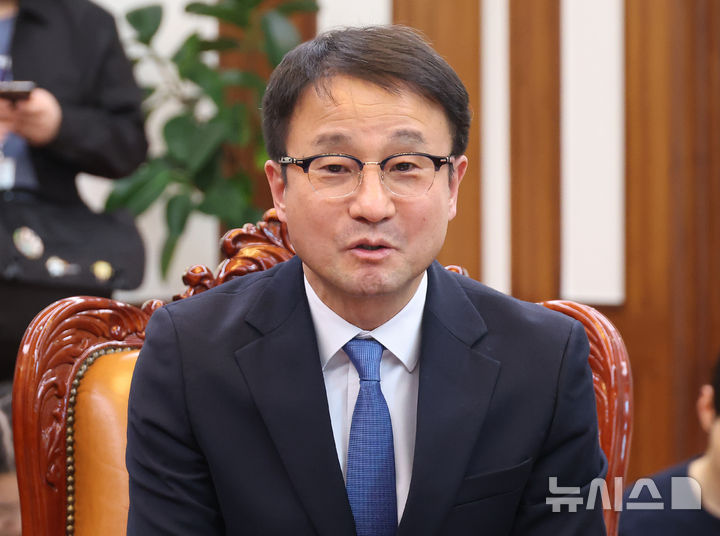 [서울=뉴시스] 김명년 기자 = 한병도 더불어민주당 원내대표가 19일 오후 서울 여의도 국회에서 열린 초당적 개헌추진을 위한 제정당 연석회의에서 발언하고 있다.(공동취재) 2026.03.19. photo@newsis.com