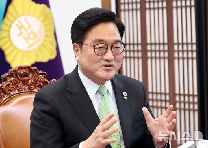 [서울=뉴시스] 김명년 기자 = 우원식 국회의장이 19일 오후 서울 여의도 국회에서 열린 초당적 개헌추진을 위한 제정당 연석회의에서 발언하고 있다.(공동취재) 2026.03.19. photo@newsis.com