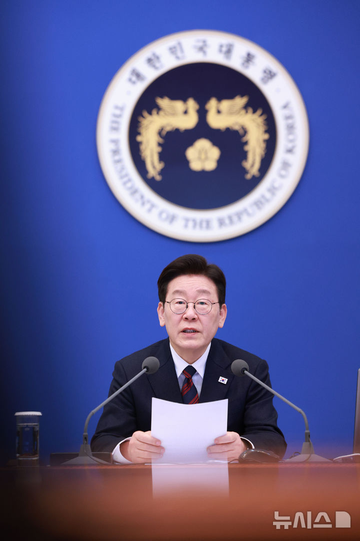 [서울=뉴시스] 고범준 기자 = 이재명 대통령이 19일 청와대에서 열린 수석보좌관회의에서 발언하고 있다. 2026.03.19. bjko@newsis.com