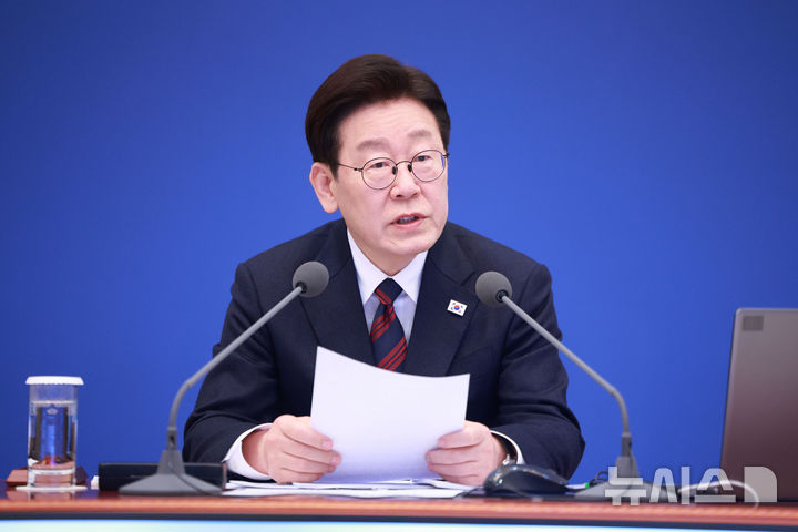 [서울=뉴시스] 고범준 기자 = 이재명 대통령이 19일 청와대에서 열린 수석보좌관회의에서 발언하고 있다. 2026.03.19. bjko@newsis.com