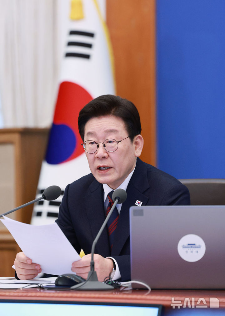 [서울=뉴시스] 고범준 기자 = 이재명 대통령이 19일 청와대에서 열린 수석보좌관회의에서 발언하고 있다. 2026.03.19. bjko@newsis.com