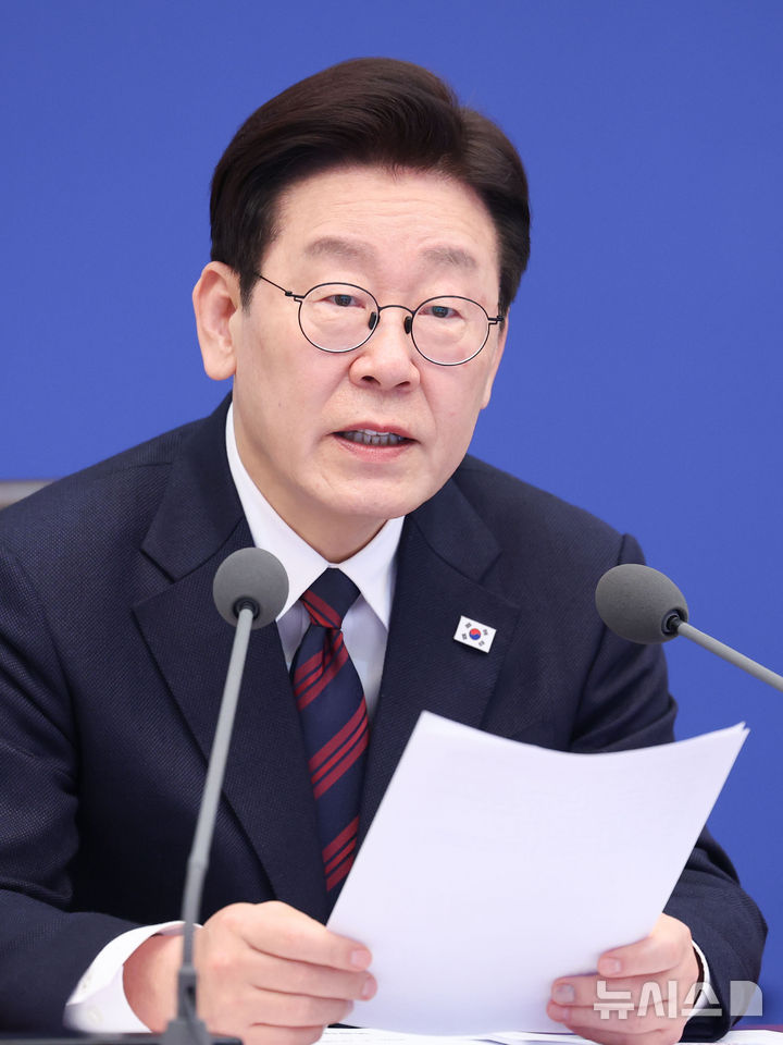 [서울=뉴시스] 고범준 기자 = 이재명 대통령이 19일 청와대에서 열린 수석보좌관회의에서 발언하고 있다. 2026.03.19. bjko@newsis.com