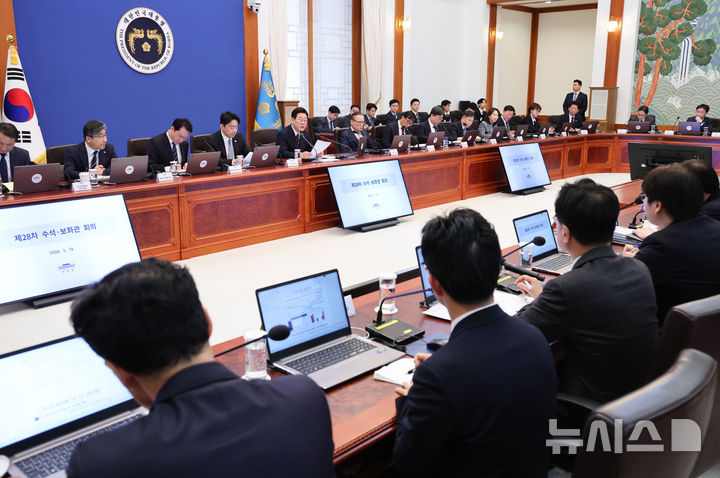 [서울=뉴시스] 고범준 기자 = 이재명 대통령이 19일 청와대에서 열린 수석보좌관회의에서 발언하고 있다. 2026.03.19. bjko@newsis.com