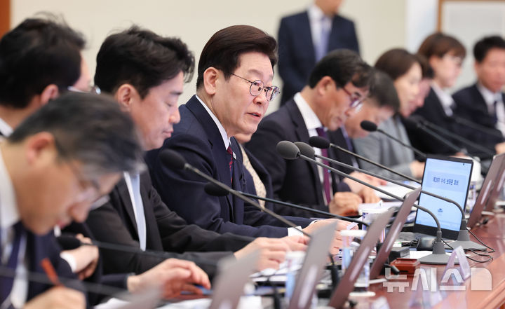 [서울=뉴시스] 고범준 기자 = 이재명 대통령이 19일 청와대에서 열린 수석보좌관회의에서 발언하고 있다. 2026.03.19. bjko@newsis.com