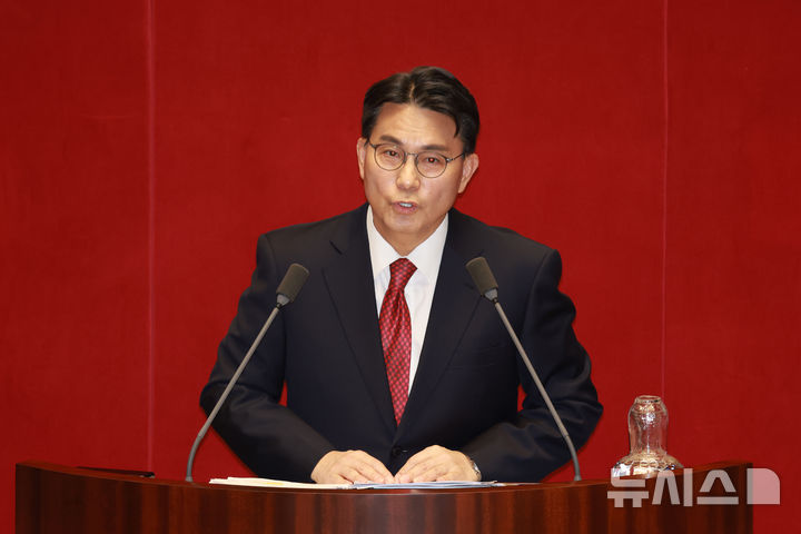 [서울=뉴시스] 고승민 기자 = 19일 서울 여의도 국회에서 열린 제433회 국회(임시회) 제2차 본회의에서 공소청법안에 대한 무제한토론을 하고 있다. 2026.03.19. kkssmm99@newsis.com