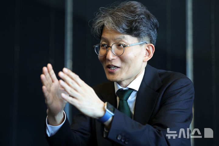 [서울=뉴시스] 홍효식 기자 = 김준우 법무법인 태평양 변호사가 지난 19일 서울 종로구 법무법인 태평양 법률사무소에서 뉴시스와 인터뷰를 하고 있다. 2026.03.21. yesphoto@newsis.com