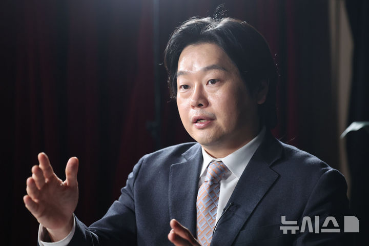 [서울=뉴시스] 권창회 기자 = 백승훈 한국외대 중동연구소 전임연구원이 19일 서울 중구 뉴시스 스튜디오에서 인터뷰 하고 있다. 2026.03.19. kch0523@newsis.com