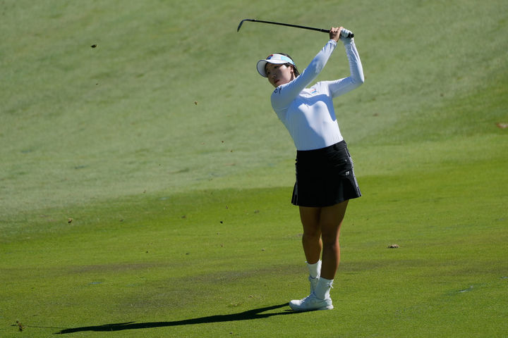 [멘로파크=AP/뉴시스] 이동은이 19일(현지 시간) 미 캘리포니아주 멘로파크 샤론 하이츠 골프&컨트리클럽에서 열린 미국여자프로골프(LPGA) 투어 포티넷 파운더스컵 첫날 11번 홀에서 티샷하고 있다. 남은 경기가 진행 중인 현재 이동은은 7언더파 65타를 기록하며 단독 2위에 올라 있다. 2026.03.20.