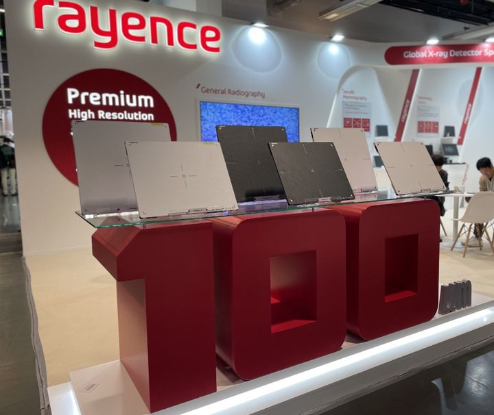 [서울=뉴시스] 레이언스는 국제의료기기·병원설비전시회 키메스(KIMES) 2026에 참가해 국내 대리점을 통해 신제품과 주력 제품을 아우르는 디텍터 라인업을 공개한다고 20일 밝혔다. (사진=레이언스 제공) 2026.03.20. photo@newsis.com *재판매 및 DB 금지