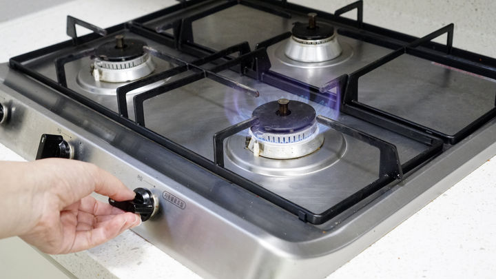 [서울=뉴시스]LNG를 사용하는 가스레인지에서는 일산화탄소, 이산화질소, 미세먼지, 포름알데히드, 벤젠 등 다양한 유해물질이 배출되는 것으로 나타났다.사진 유토이미지 *재판매 및 DB금지 *재판매 및 DB 금지