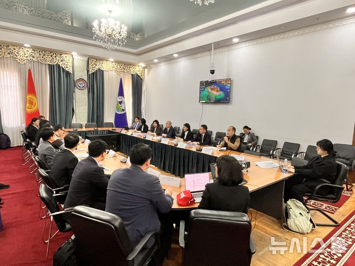 [세종=뉴시스]한국산업기술시험원(KTL)은 한국국제협력단(KOICA)과 함께 '키르기스스탄 대기질 개선 공적개발원조(ODA)' 사업을 본격 추진한다.(사진=KTL 제공)