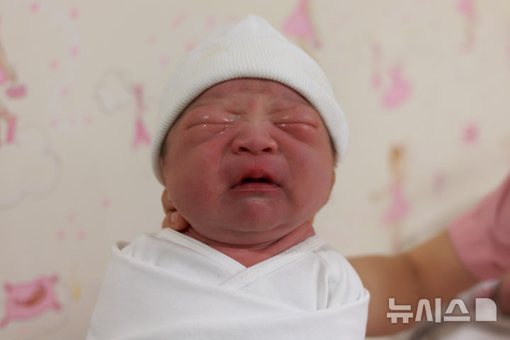 [서울=뉴시스] 구순구개열은 태아의 얼굴이 형성되는 임신 초기 과정에서 윗입술이나 입천장이 완전히 닫히지 않아 발생하는 선천성 안면기형을 말한다. 사진은 기사 내용과 무관합니다. (사진= 유토이미지 제공)