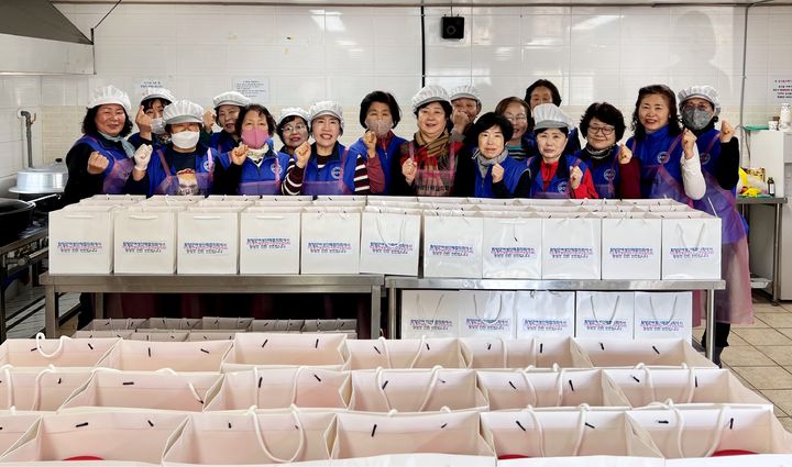 [함양=뉴시스] 함양군 여성단체협의회 사랑의 밑반찬 나눔 행사 가져 (사진=함양군 제공) 2026. 03. 20. photo@newsis.com *재판매 및 DB 금지