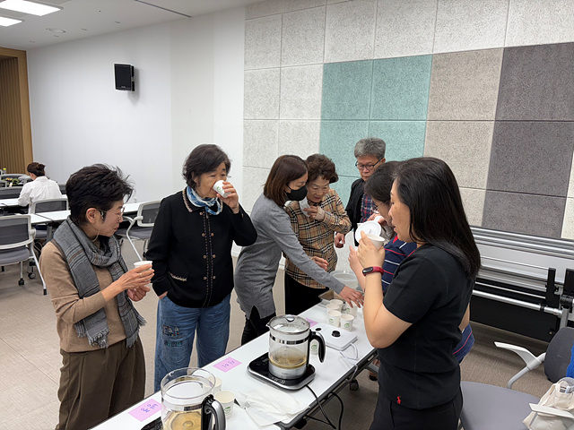 [서울=뉴시스] 한방약초 클래스 강의 모습. 2026.03.20. (사진=동대문구 제공) *재판매 및 DB 금지