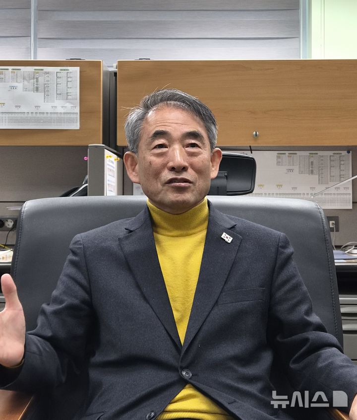 [전주=뉴시스] 김민수 기자= 윤준병 더불어민주당 전북도당위원장이 20일 도의회 기자실에서 6·3지방선거 등에 대해 기자들의 질문을 받고 답변하고 있다. 2026.03.20 *재판매 및 DB 금지