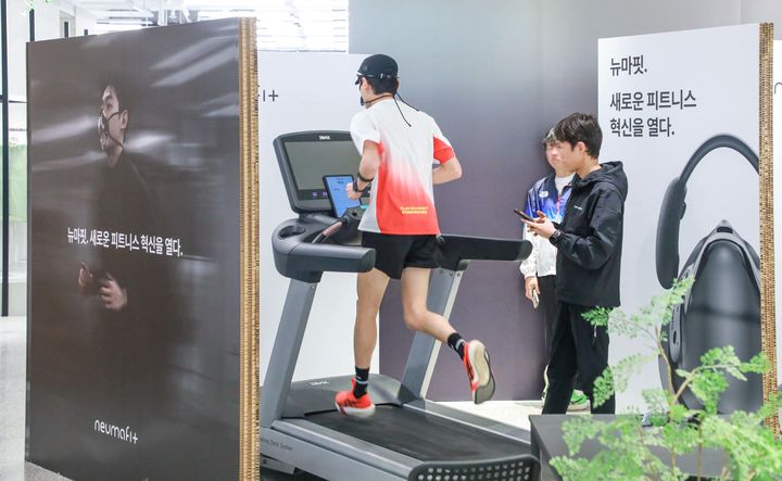 더현대 러닝 클럽, 뉴마핏 유산소 진단(사진=현대백화점 제공) *재판매 및 DB 금지 *재판매 및 DB 금지