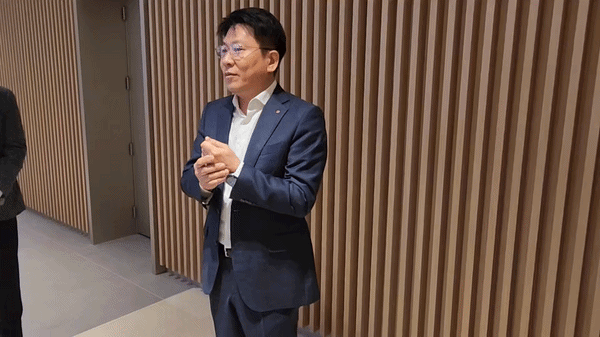 [서울=뉴시스] 김동명 LG에너지솔루션 대표가 20일 서울 LG트윈타워에서 열린 정기 주주총회 이후 기자들의 질문에 답변하는 모습. (사진=이창훈 기자) 2026.03.20 photo@newsis.com *재판매 및 DB 금지 *재판매 및 DB 금지