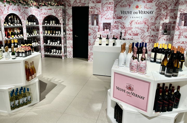 [서울=뉴시스]아영FBC는 서울 잠실 롯데백화점 에비뉴엘 지하 1층 아메바 팝업 존에서 봄 시즌 와인·위스키 팝업 행사를 운영한다.(사진=아영FBC) *재판매 및 DB 금지