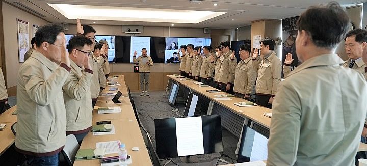 [대전=뉴시스] 에스알(SR)은 20일 서울 사옥에서 에너지 비상저감조치 결의대회를 열어 자원안보위기 극복을 위한 전사적 에너지절약 실천을 다짐했다.(사진=SR 제공) *재판매 및 DB 금지