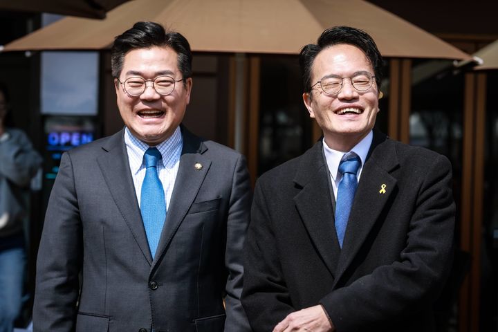 [서울=뉴시스]더불어민주당 박주민 서울시장 예비후보와 박찬대 인천시장 후보는 20일 서울 여의도의 한 중식당에서 오찬 회동을 가졌다. (사진=박주민 예비후보 측 제공) 2026.03.20. photo@newsis.com *재판매 및 DB 금지