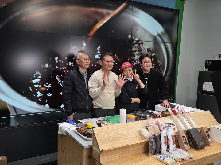 [합천=뉴시스] 합천 지역 4개 팀, 신활력 인연으로 라이브커머스 공동 판매 (사진=합천군 제공) 2026. 03. 20. photo@newsis.com *재판매 및 DB 금지