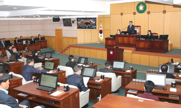 [정읍=뉴시스] 20일 개회한 정읍시의회 제311회 임시회, 박일 의장이 회의를 진행하고 있다. *재판매 및 DB 금지