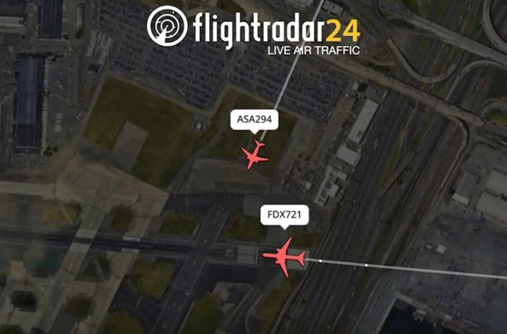 [서울=뉴시스] 미국 뉴저지주 뉴어크 리버티 국제공항에서 여객기와 화물기가 충돌 직전까지 접근하는 아찔한 상황이 발생했다. (사진=플라이트레이더 캡처) *재판매 및 DB금지 *재판매 및 DB 금지