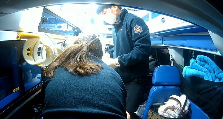 [부산=뉴시스] 19일 119구급차 안에서 임신 38주에 접어든 산모가 구급대원들의 도움을 받아 무사히 출산했다. (사진=부산 금정소방서 제공) 2026.03.20. photo@newsis.com *재판매 및 DB 금지