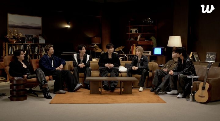 [서울=뉴시스]방탄소년단(BTS)이 20일 오후 2시 팬 플랫폼 위버스에서 컴백 기념 라이브 방송 '스튜디오 노트, 아리랑'(STUDIO NOTES, ARIRANG)을 진행했다.(사진=위버스 캡처) 2026.03.20. photo@newsis.com *재판매 및 DB 금지