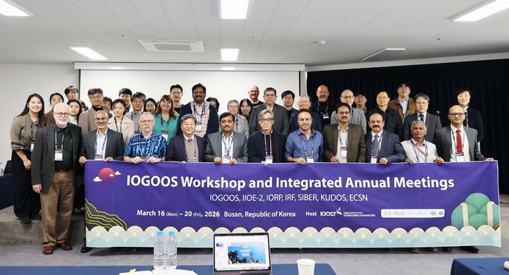 [부산=뉴시스] 7개 인도양 연구 국제기구 통합회의 참가자들이 단체사진을 찍고 있다. (사진=KIOST 제공) 2026.03.20. photo@newsis.com *재판매 및 DB 금지