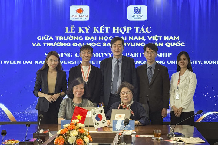 [서울=뉴시스] 20일 업무협약식에 참석한 상명대와 베트남 다이남대 관계자들이 기념 촬영을 하고 있다. (사진=상명대 제공) 2026.03.20. photo@newsis.com *재판매 및 DB 금지