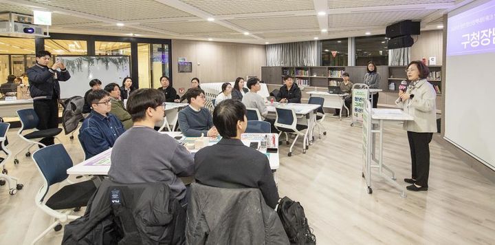 [뉴시스] 박희영 용산구청장이 지난달 용산정책네트워크 사전교육에서 인사말을 하는 모습. (사진=용산구 제공) *재판매 및 DB 금지