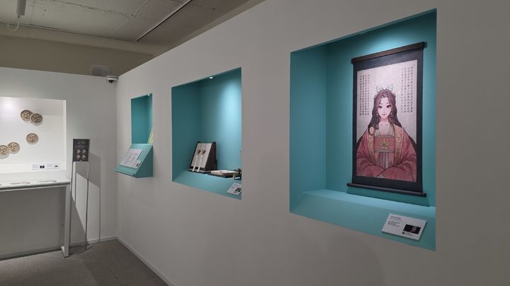 [서울=뉴시스] 이주혜 기자 = 20일 서울 성동구에서 열린 새로 소주 팝업스토어 '새로중앙박물관'의 전시실 모습. 2026. 03. 20. winjh@newsis.com *재판매 및 DB 금지