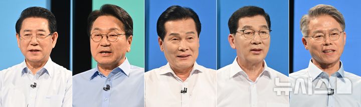 [광주=뉴시스] 민주당 전남광주통합특별시장 본경선 후보. 왼쪽부터 예비경선 기호순으로 김영록, 강기정, 주철현, 신정훈, 민형배 후보. (사진 = 뉴시스 DB) 2026.03.20. photo@newsis.com