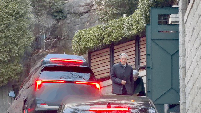 [서울=뉴시스] 김민성 기자 = 정몽준 아산재단 이사장이 20일 오후 서울 종로구 청운동 자택으로 들어서고 있다. 2026.03.20. kms@newsis.com. *재판매 및 DB 금지